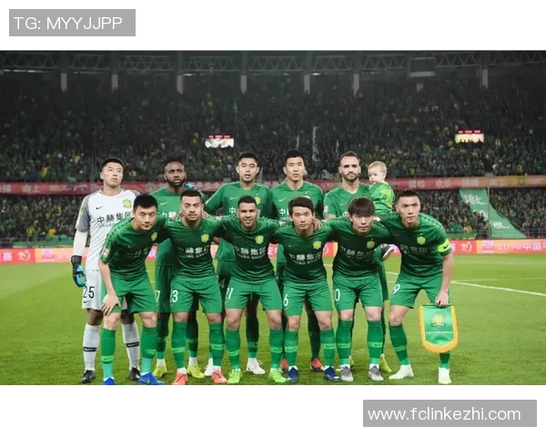 西安足球队积分榜领先以69分稳居第一位置争夺赛季冠军 西安足球队积分榜领先以69分稳居第一位置争夺赛季冠军