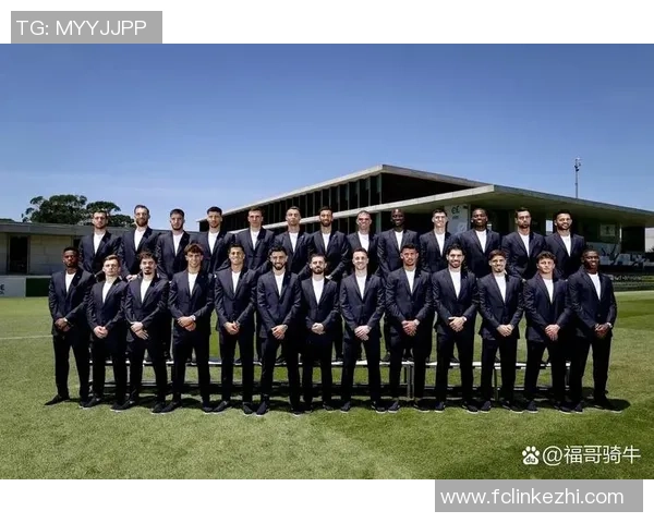 足球明星们的西装风采展现时尚魅力与运动精神的完美结合 足球明星们的西装风采展现时尚魅力与运动精神的完美结合