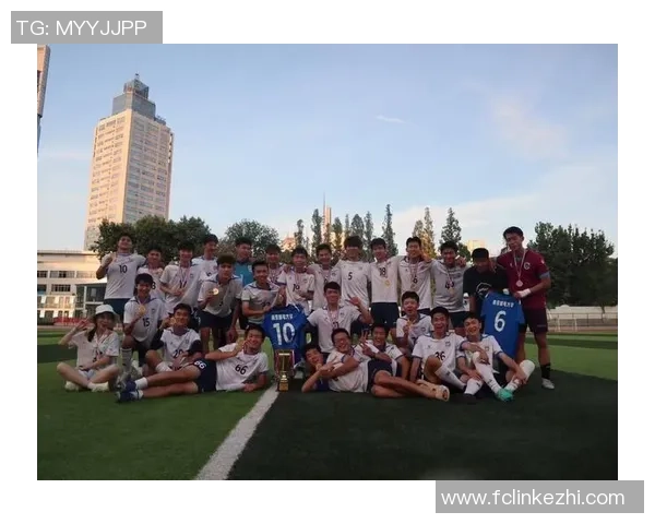 足球明星齐聚中国畅游各地体验文化魅力与足球热情 足球明星齐聚中国畅游各地体验文化魅力与足球热情