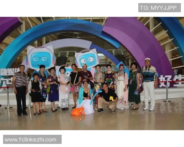 女游客偶遇足球明星展开浪漫邂逅引发社交媒体热议与粉丝狂欢 女游客偶遇足球明星展开浪漫邂逅引发社交媒体热议与粉丝狂欢