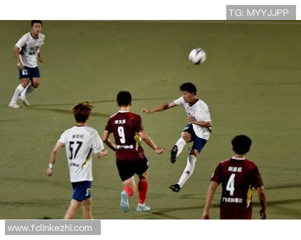 足球明星齐聚哈尔滨激情对决引发球迷热潮 足球明星齐聚哈尔滨激情对决引发球迷热潮