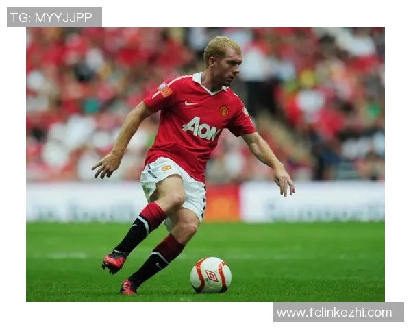 足球明星附身高清图片展示让你感受球场魅力与明星风采的完美结合