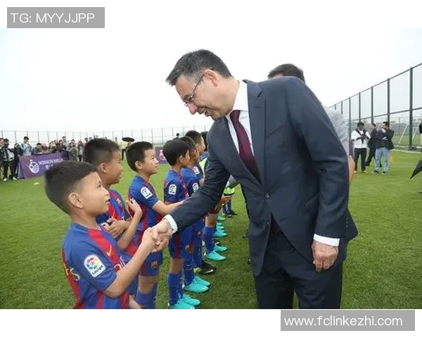 明星与足球明星温情互动瞬间展现友谊与热爱之美